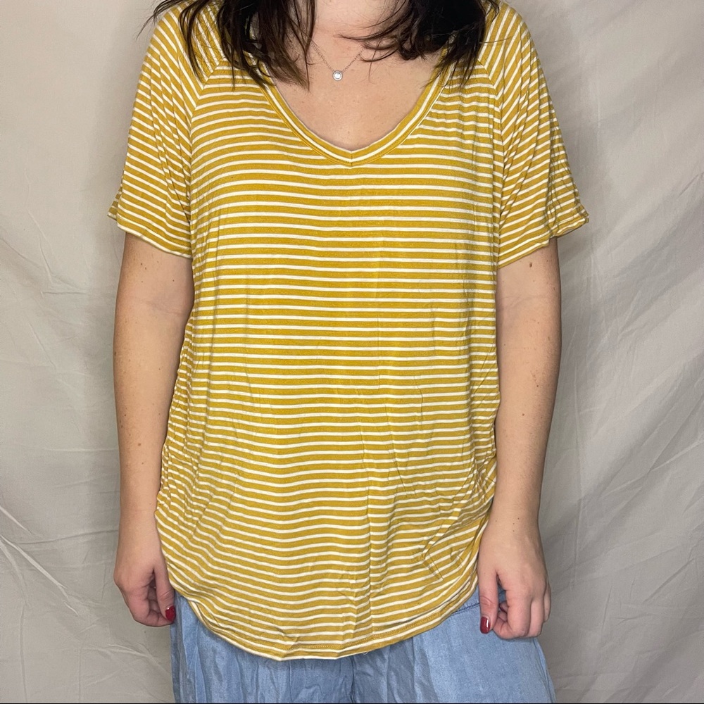 🤍 yellow stripped t shirt scoop neck 🤍